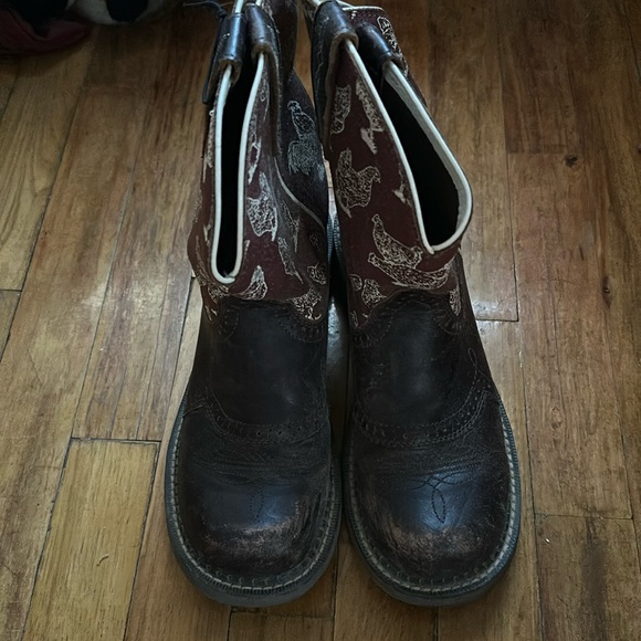 Beyond adorable and fun artists with chicken print - Picture 1 of 7